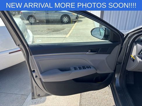 Used 2018 Hyundai Elantra SEL FWD image 8