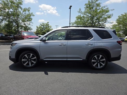 Certified 2023 Honda Pilot Touring image 21