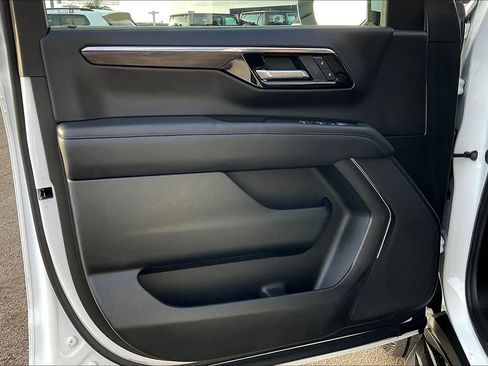 Used 2025 Chevrolet Tahoe LS image 18