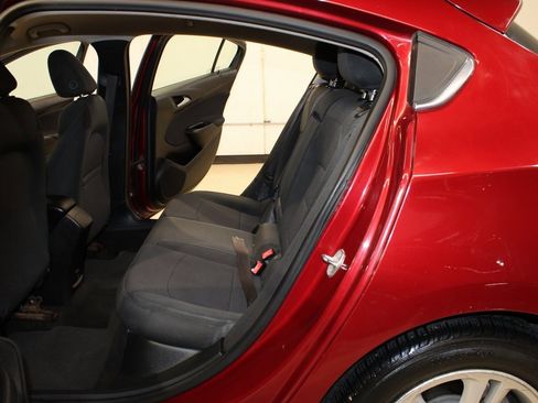 Used 2017 Chevrolet Cruze LT image 12