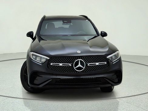 Used 2024 Mercedes-Benz GLC 300 4MATIC image 3