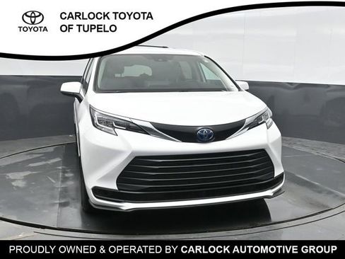 Used 2022 Toyota Sienna LE image 6