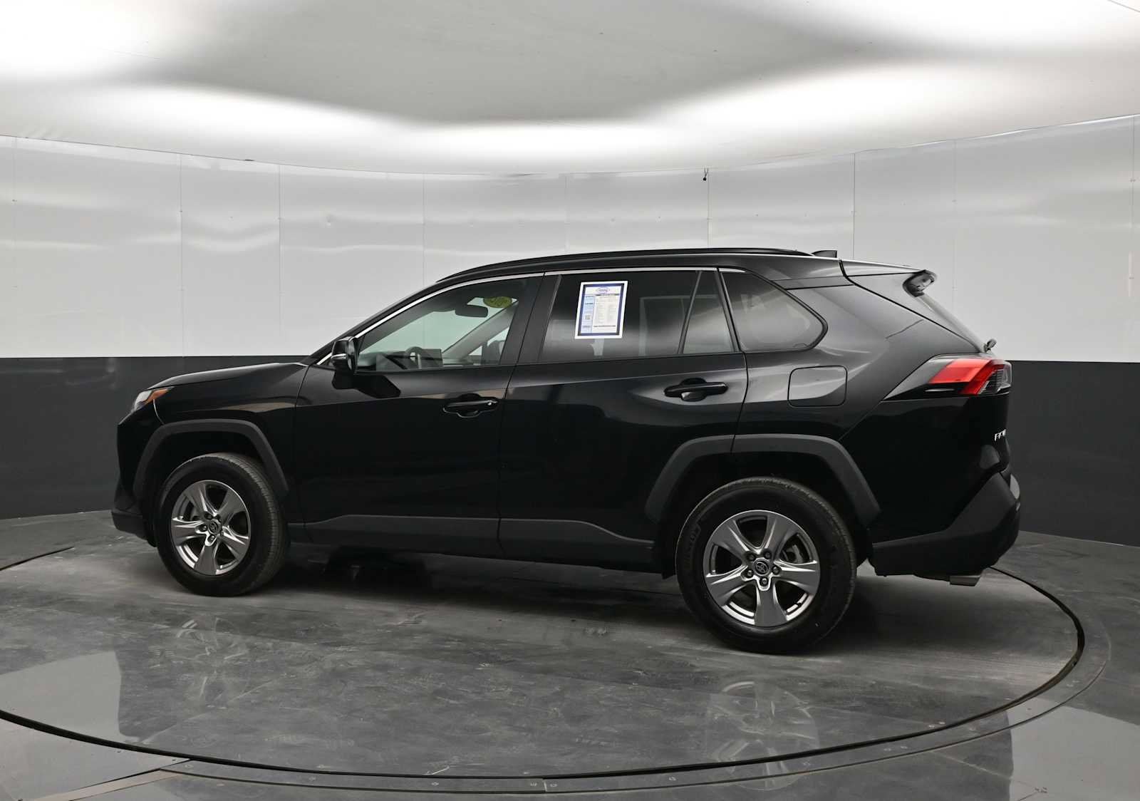 Used 2025 Toyota RAV4 XLE AWD/4WD image 5