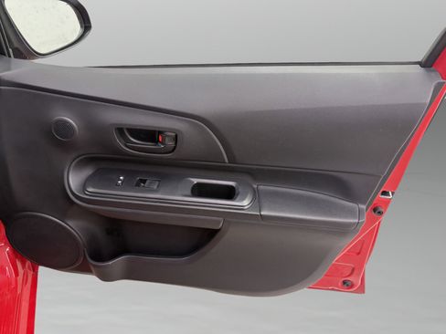 Used 2016 Toyota Prius C One image 26