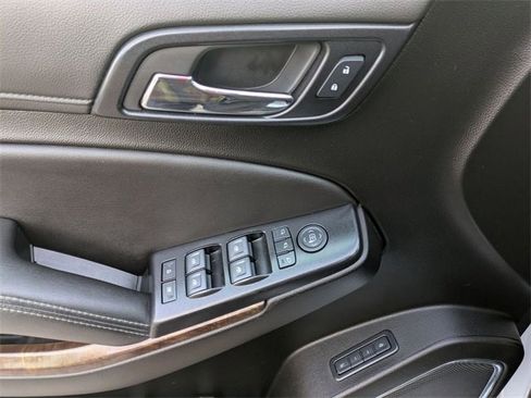 Certified 2020 Chevrolet Suburban LT w/ Luxury Package image 15