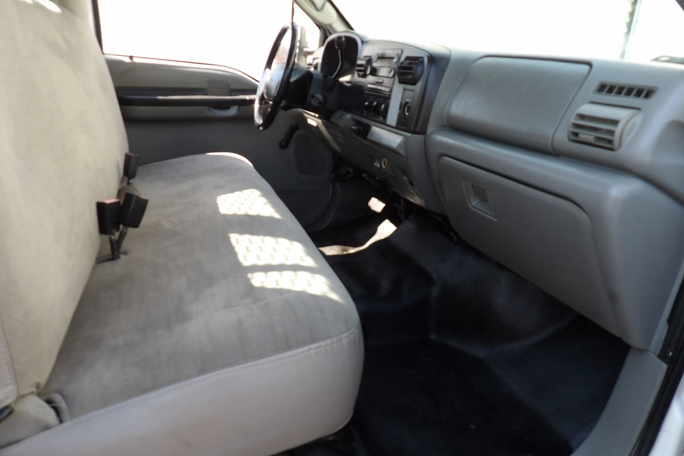 Used 2007 Ford F550 2WD Regular Cab Super Duty image 36