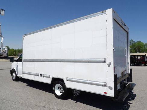 Used 2019 GMC Savana 3500 Extended w/ Driver Convenience Package image 4