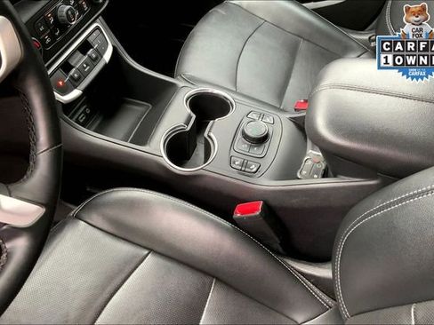 Used 2024 GMC Terrain SLT image 16