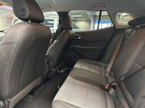 Certified 2025 Chevrolet Trax LT w/ LT Convenience Package image 18