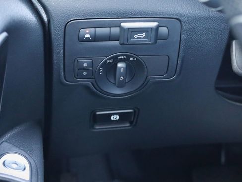 Used 2023 Mercedes-Benz Metris Passenger image 23