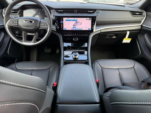 New 2026 Jeep Grand Cherokee L Limited w/ Luxury Tech Group II AWD/4WD image 14