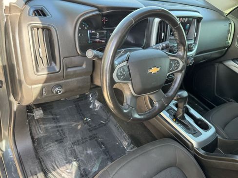 Used 2017 Chevrolet Colorado LT w/ LT Convenience Package image 2