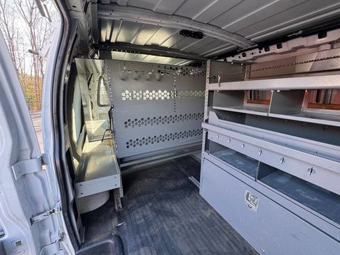 Used 2017 Chevrolet Express 2500 image 15