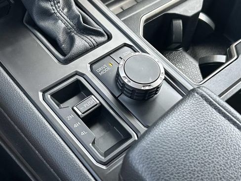 Used 2024 Toyota Tundra Limited AWD/4WD image 30