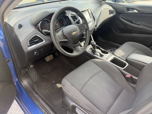 Used 2018 Chevrolet Cruze LT FWD image 9