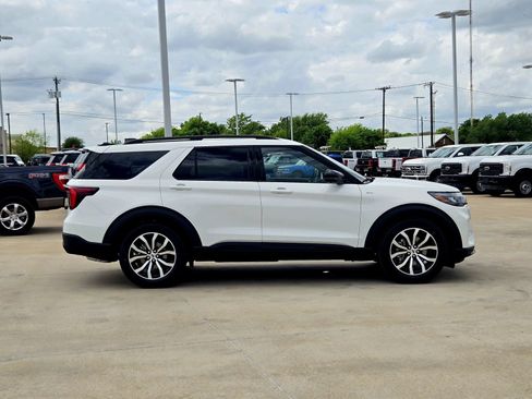 New 2026 Ford Explorer ST-Line RWD image 7