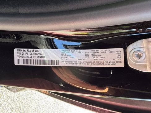 Used 2025 Chrysler Pacifica Limited FWD image 37