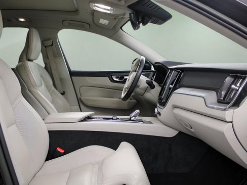 Certified 2023 Volvo XC60 B5 Ultimate w/ Climate Package image 24