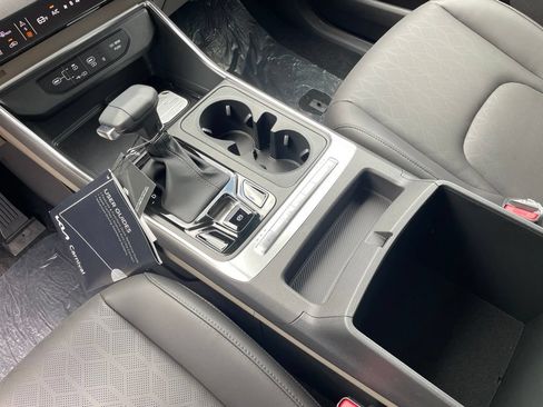 New 2027 Kia Carnival EX FWD image 9
