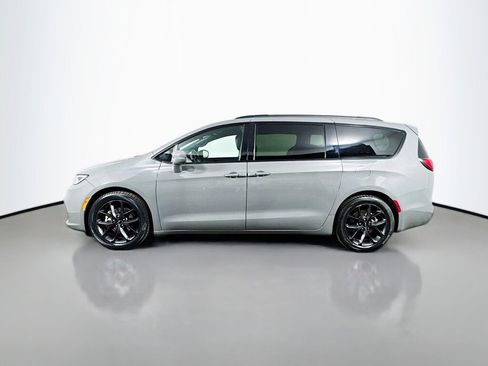 Used 2021 Chrysler Pacifica Touring-L w/ S Appearance Package image 2