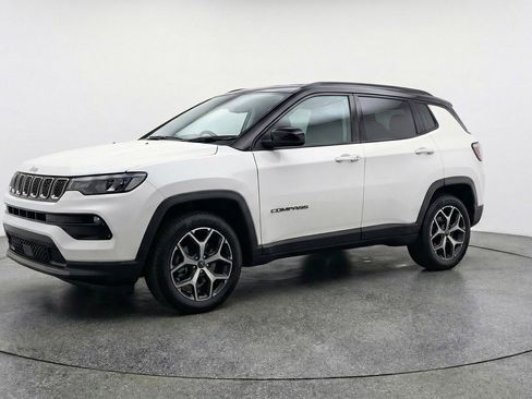 Used 2025 Jeep Compass Limited image 3