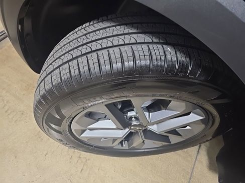 Used 2024 Kia Telluride LX image 18