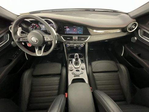 Used 2023 Alfa Romeo Giulia Estrema image 10