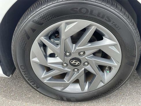 Used 2024 Hyundai Elantra SEL image 8