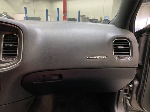 Used 2017 Dodge Charger R/T image 38