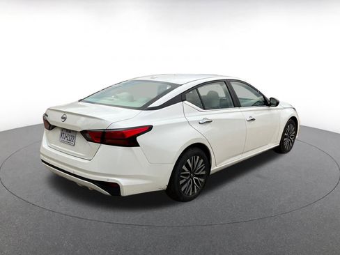 Used 2025 Nissan Altima 2.5 SV image 16