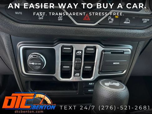 Used 2025 Jeep Wrangler Unlimited Sport AWD/4WD image 24