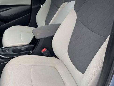 Used 2021 Toyota Corolla LE image 12