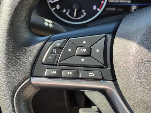 Used 2025 Nissan Sentra SV FWD image 17