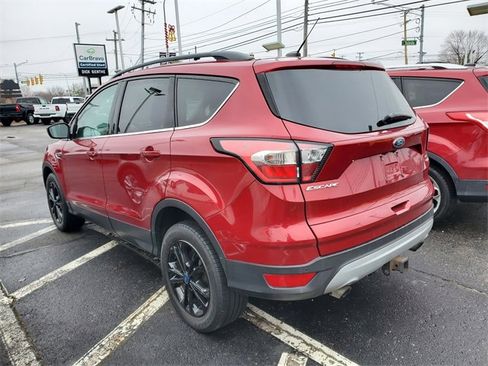 Used 2017 Ford Escape SE w/ Equipment Group 201A image 3