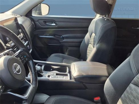 Used 2022 Nissan Pathfinder SV image 6