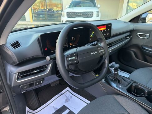 New 2025 Kia K4 FWD image 31