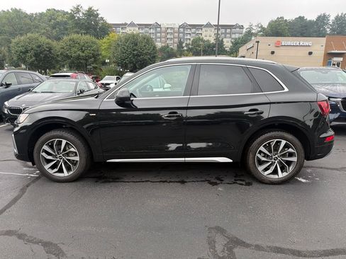 Used 2023 Audi Q5 2.0T Premium w/ Convenience Package AWD/4WD image 3