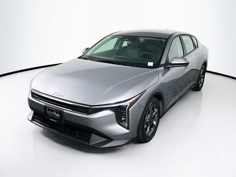 Used 2025 Kia K4 LXS image 3