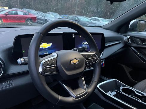 Used 2025 Chevrolet Equinox LT image 28