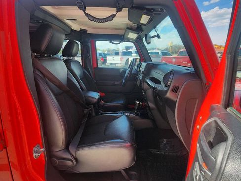 Used 2017 Jeep Wrangler Unlimited Sahara AWD/4WD image 16