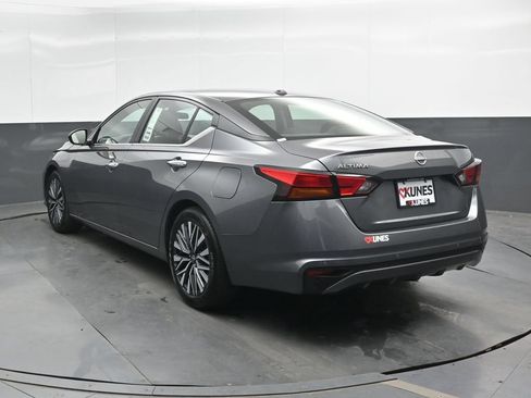 Used 2025 Nissan Altima 2.5 SV FWD image 9