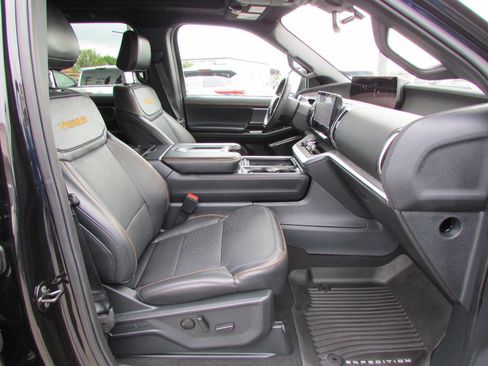 Used 2025 Ford Expedition Tremor image 19