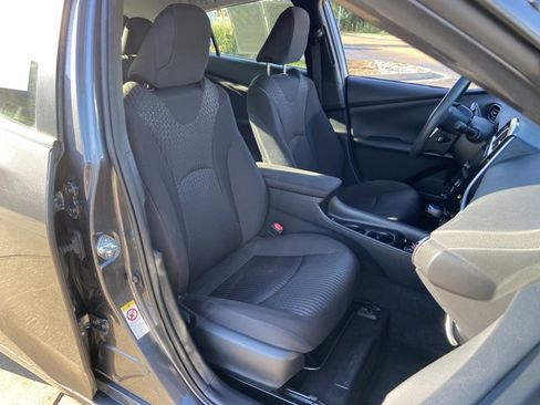 Used 2018 Toyota Prius Four image 19