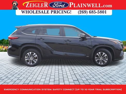 Used 2023 Toyota Highlander XLE image 6