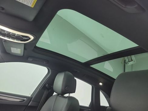 Used 2018 Porsche Macan AWD/4WD image 18