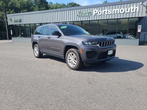 Used 2023 Jeep Grand Cherokee Laredo X AWD/4WD image 3