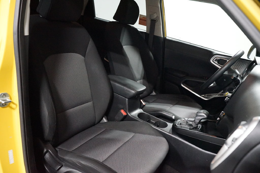 Used 2020 Kia Soul LX FWD image 23