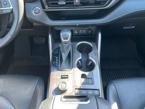 Used 2022 Toyota Highlander Limited AWD/4WD image 16