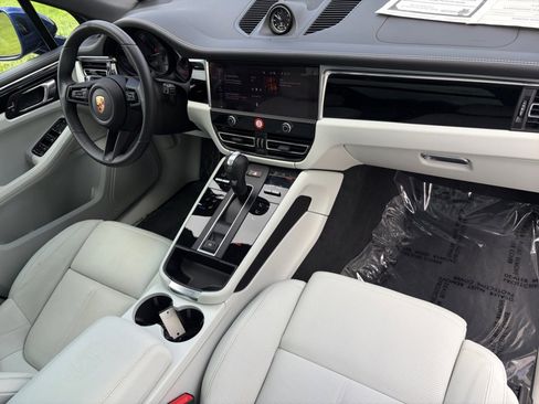 Certified 2025 Porsche Macan Turbo AWD/4WD image 18