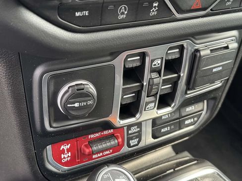 Used 2024 Jeep Wrangler Unlimited Rubicon AWD/4WD image 20